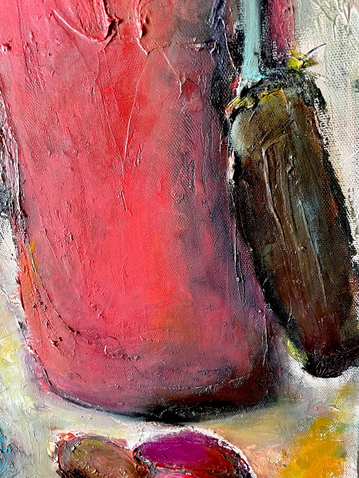 マカロンと赤いティーポット