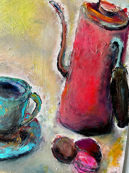 マカロンと赤いティーポット